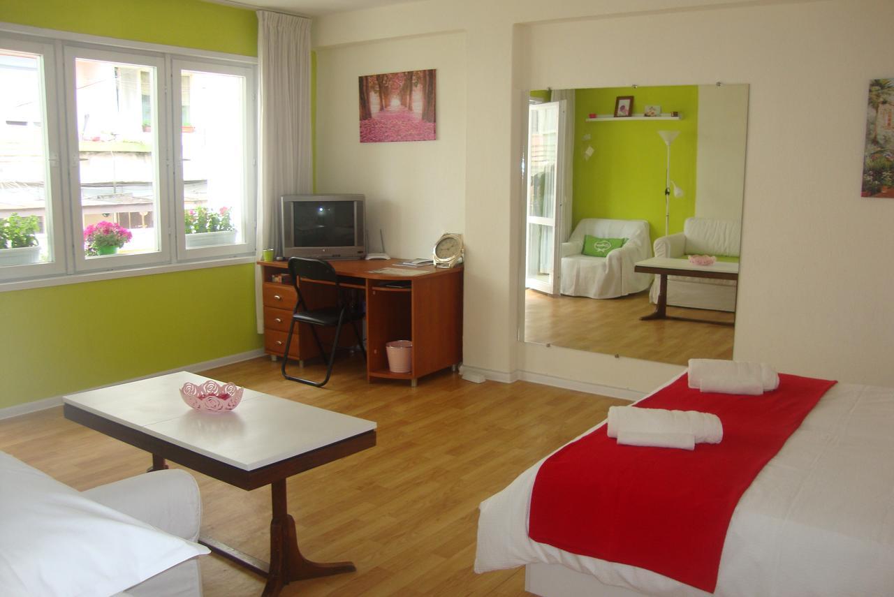 Guest Rooms Colours Kazanłyk Zewnętrze zdjęcie