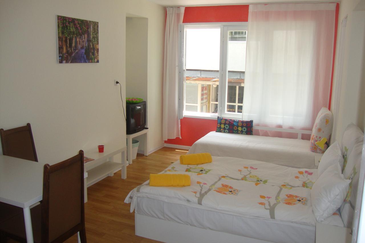 Guest Rooms Colours Kazanłyk Zewnętrze zdjęcie